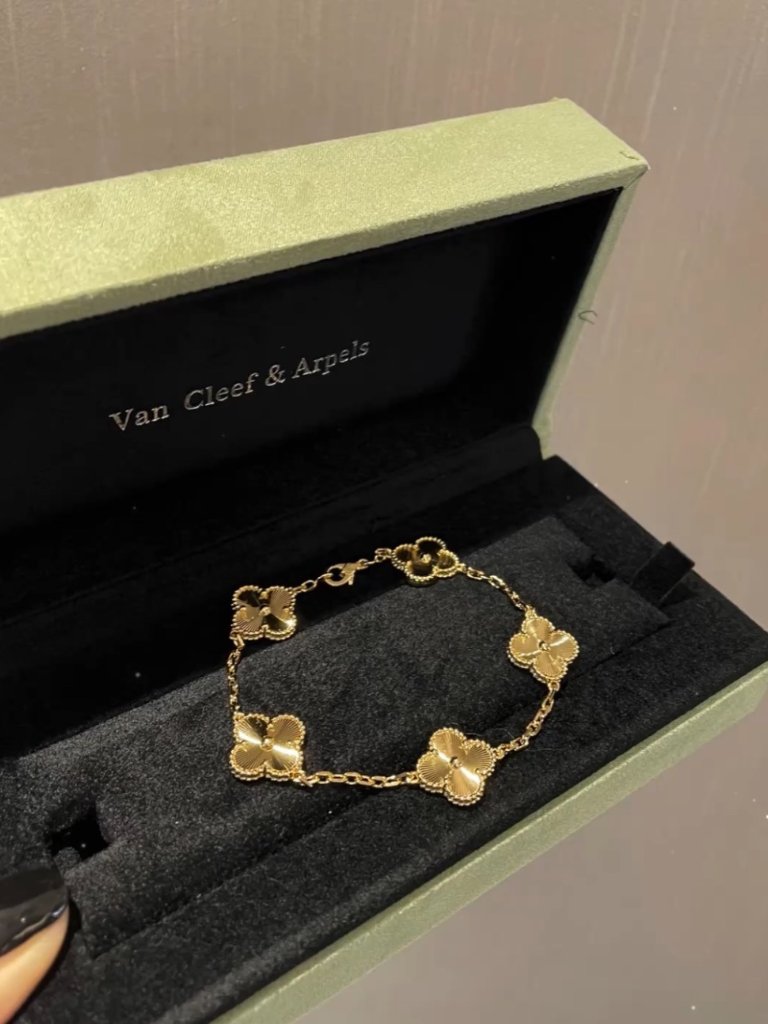 Van Cleef & Arpels 18k Bracelet